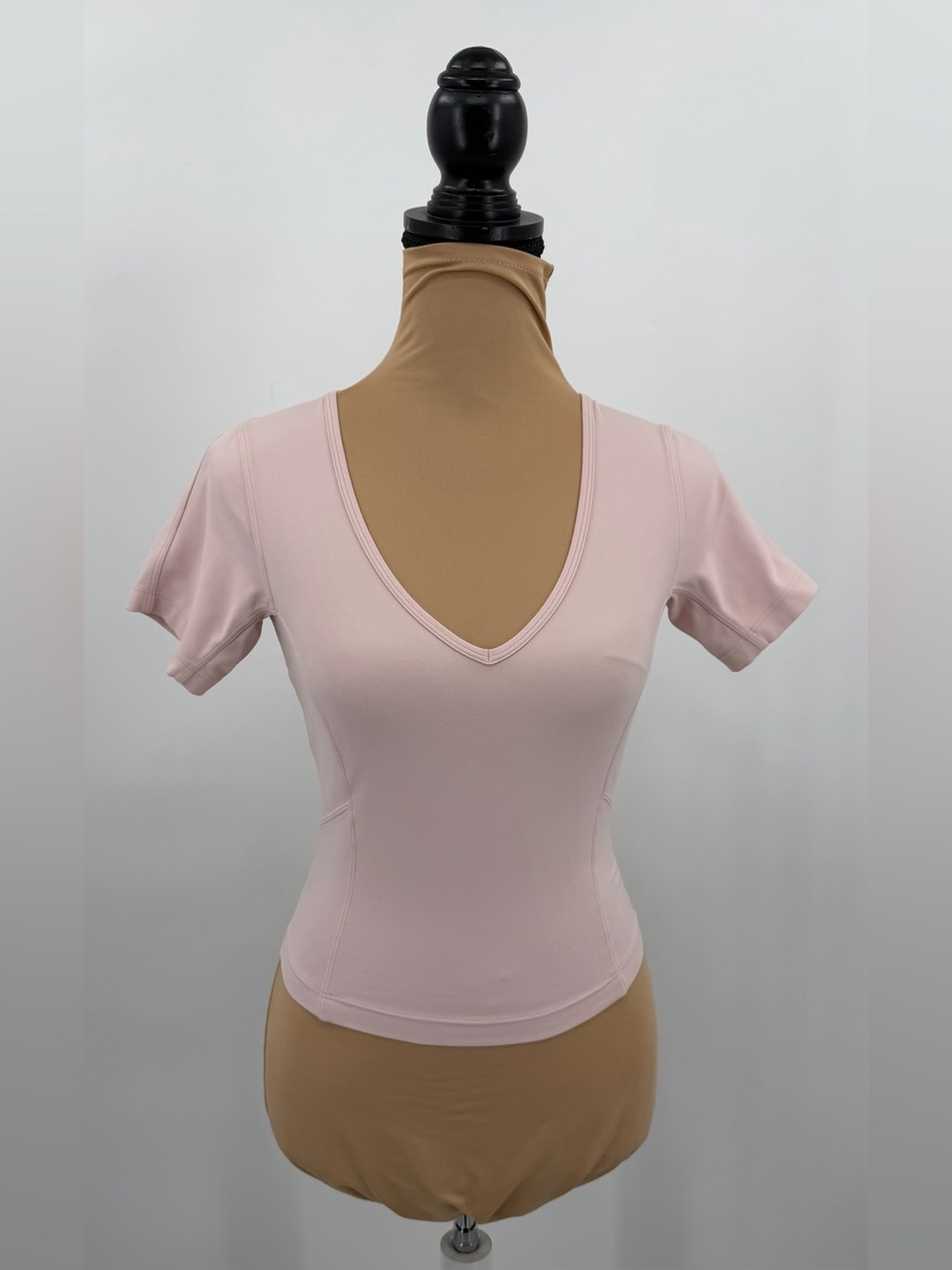 Lululemon light Pink V Neck Fitted contour Athletic SS top 4 Yoga Pilates